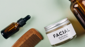 Prodotti essenziali per la cura barba: olio, balsamo e pettine