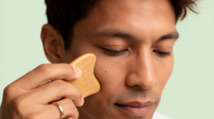 massaggio drenante viso con gua sha